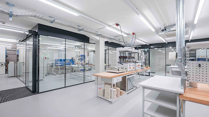 Kachel_Bern_Impressionen_Schuhwerkstatt