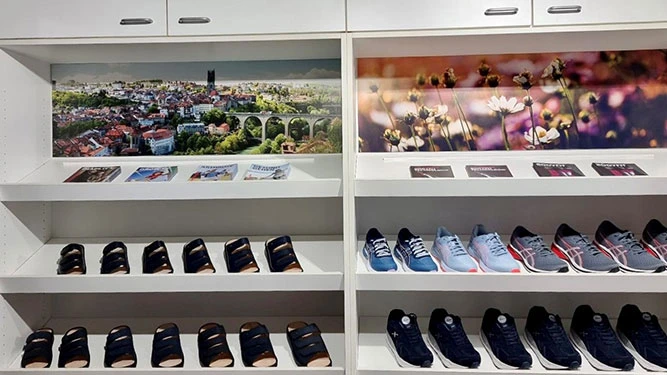 Kachel_Standort_Impressionen_Fribourg_Schuhe