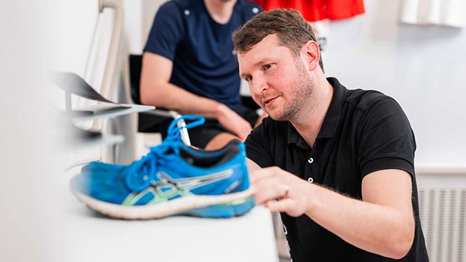 Kachel_Standorte_Impressionen_Schuepfen_Schuhe