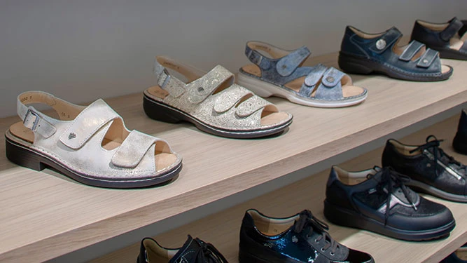 Kachel_Standorte_Impressionen_Spiez_Schuhe
