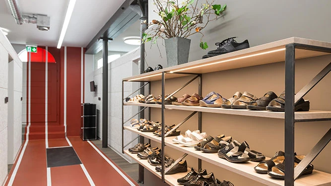 Kachel_Standorte_Schaffhausen_Schuhe