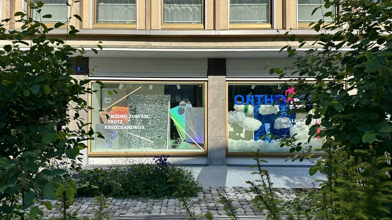 ESC Basel Schaufesnter ORTHO-TEAM6.jpg