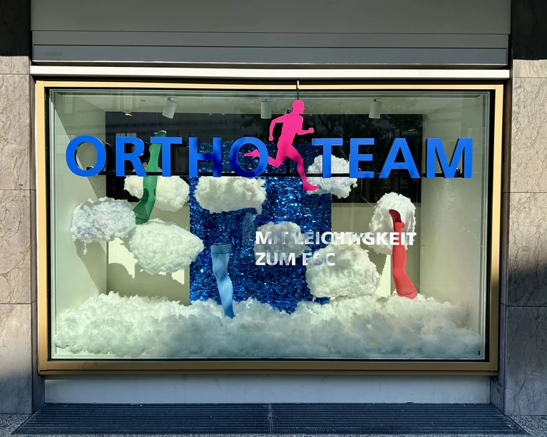 ESC Basel Schaufesnter ORTHO-TEAM3.jpg