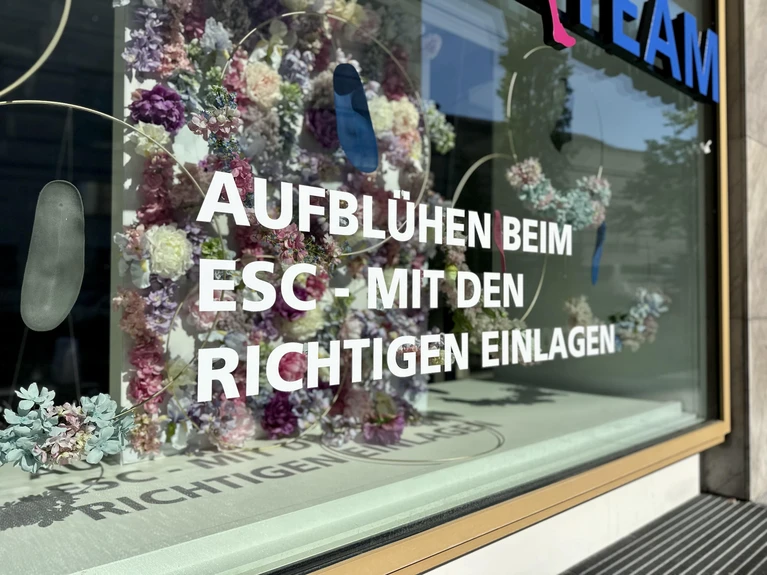 ESC Basel Schaufesnter ORTHO-TEAM9.jpg