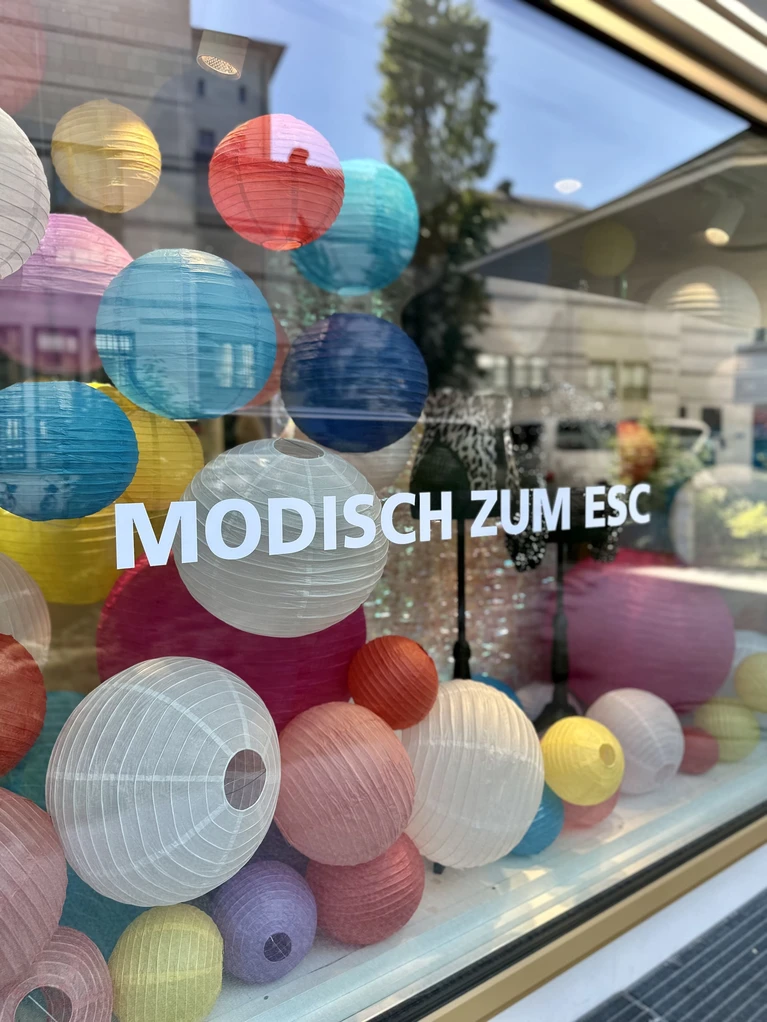ESC Basel Schaufesnter ORTHO-TEAM16.jpg