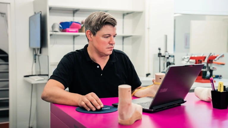 Simon Leonhard, Orthopädieschuhmacher-Meister aus Basel.jpeg