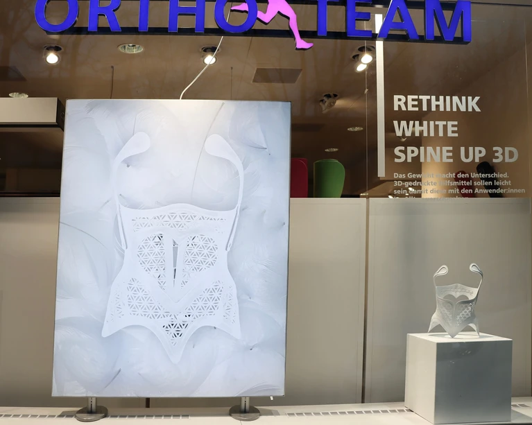 white on white kampagne (5).jpg