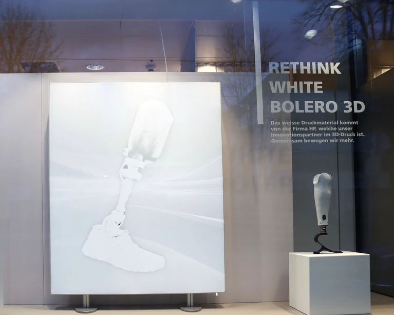 white on white kampagne (7).jpg