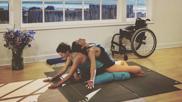 yoga rollifahrer gelbart ortho-team.jpg